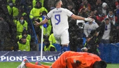  福登助攻帽子戏法曼城屠戮卢顿镇