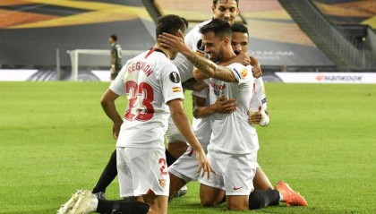  曼联中场布鲁诺费尔南德斯传射，红魔主场击败西汉姆  